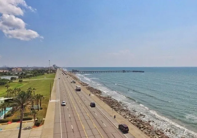 2nd image of 9520 Seawall Blvd, Galveston, TX 77554