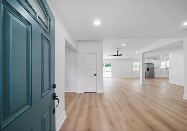 4th image of 4311 Brookfield Dr, Houston, TX 77045 | MLS# 32864178