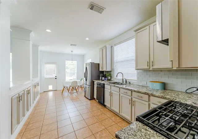 Photo 3 of Single family home for sale at 11023 N Auden Cir, Missouri City, TX 77459 | MLS# 98714098 | Listing updated on 2026-09-18