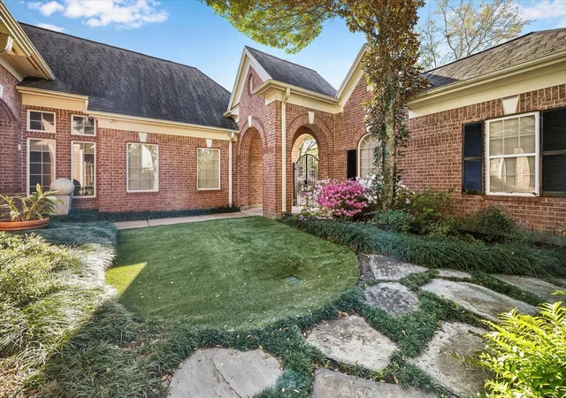 Photo 3 of Single family home for sale at 11426 Noblewood Crst Ln, Houston, TX 77082 | MLS# 70544008 | Listing updated on 2026-09-11