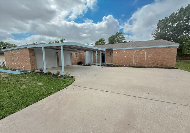 Homes for sale in La Porte, TX | 423 Baywood St, La Porte, TX 77571 | MLS# 71150369