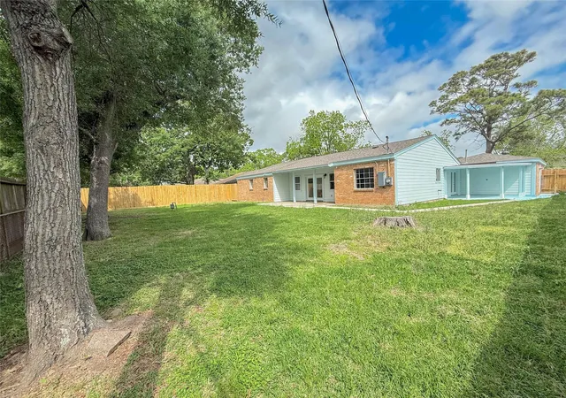 Homes for sale in La Porte, TX | 423 Baywood St, La Porte, TX 77571 | MLS# 71150369