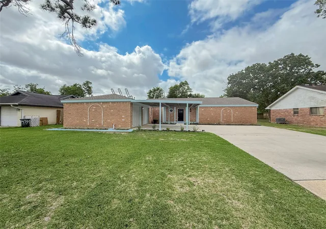 Homes for sale in La Porte, TX | 423 Baywood St, La Porte, TX 77571 | MLS# 71150369