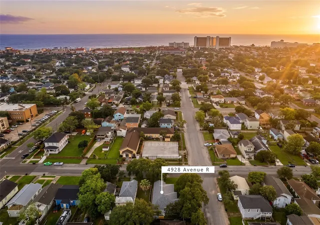 Photo 1 of Single family home for sale at 4928 Ave R, Galveston, TX 77551 | MLS# 77807126 | Listing updated on 2026-09-16
