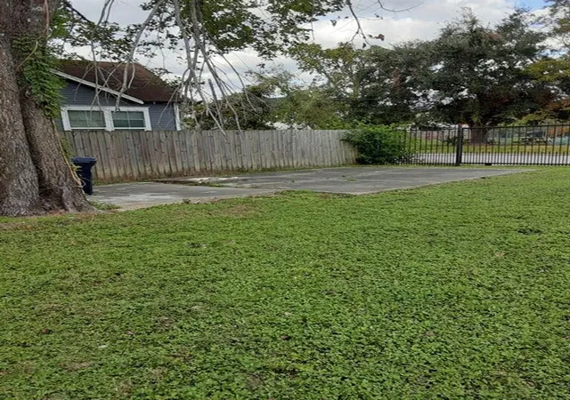 Photo 3 of Land for sale at 5213 Lyons Ave, Houston, TX 77020 | MLS# 6997258 | Listing updated on 2025-11-25
