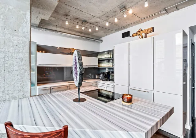 4th image of 2000 Bagby St #13428, Houston, TX 77002 | MLS# 52224511