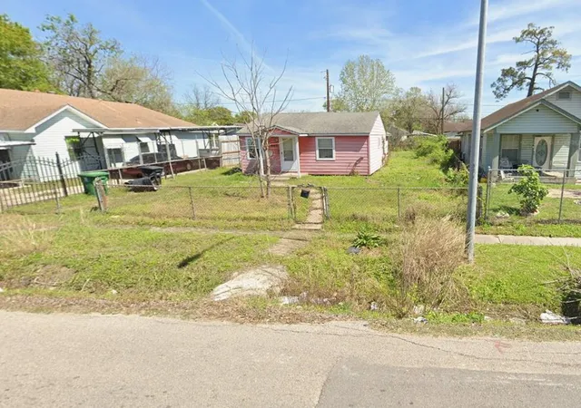 Photo 1 of Sale Pending at 521 Shotwell St, Houston, TX 77020 | MLS# 18369055 | Listing updated on 2026-09-08
