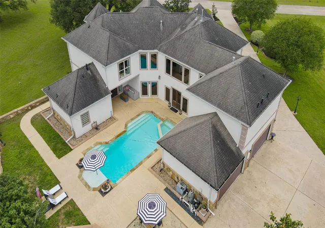 Photo 3 of Single family home for sale at 5610 Westerham St, Fulshear, TX 77441 | MLS# 76701163 | Listing updated on 2026-08-12