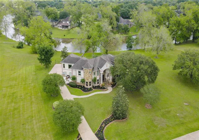 Photo 3 of Single family home for sale at 5610 Westerham St, Fulshear, TX 77441 | MLS# 76701163 | Listing updated on 2026-08-12