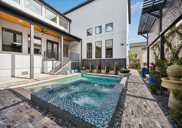 2nd image of 1913 Du Barry Ln, Houston, TX 77018 | MLS# 6888943
