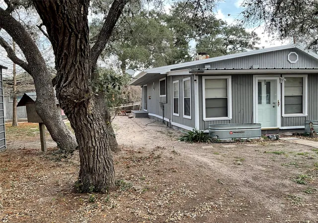 Photo 3 of Sale Pending at 298 Winding Way Dr, Victoria, TX 77905 | MLS# 10075598 | Listing updated on 2026-09-12