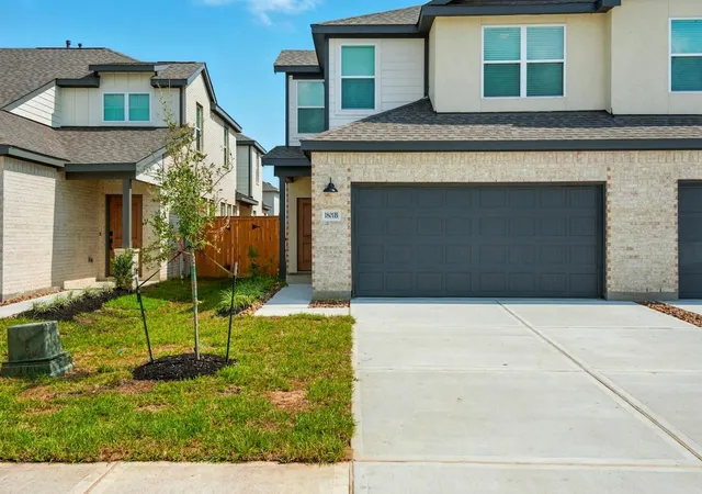 2nd image of 1801 N Peach Creek Dr, Dayton, TX 77535 | MLS# 14039757