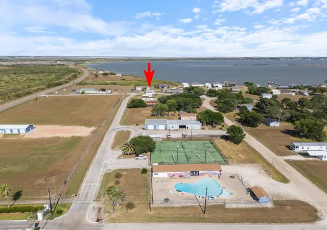 Photo 3 of Single family home for sale at 2749 W Bayshore Dr, Palacios, TX 77465 | MLS# 91022792 | Listing updated on 2026-09-03