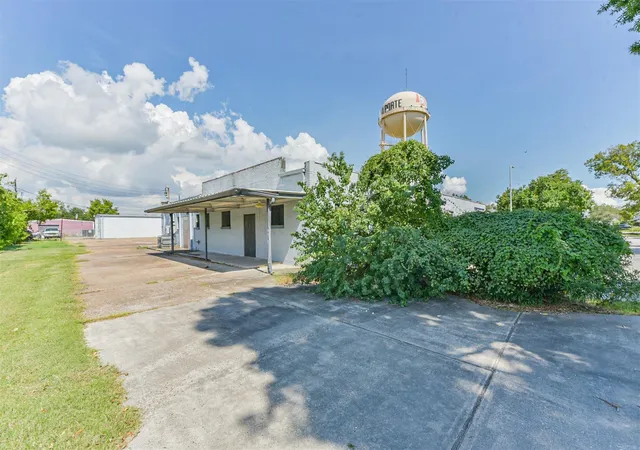 33rd image of 130 S 4th St #1, La Porte, TX 77571 | MLS# 22279894