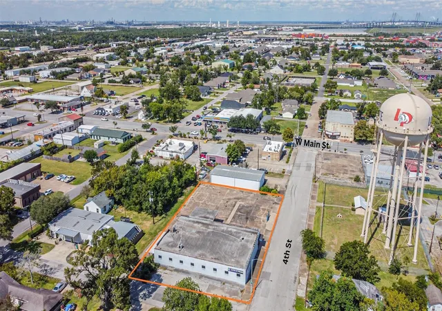 3rd image of 130 S 4Th St #1, La Porte, TX 77571 | MLS# 22279894