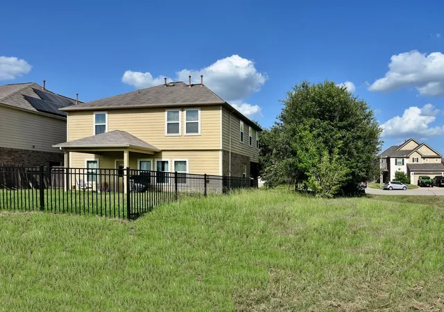 Photo 3 of Single family home for sale at 19211 Side Way, Tomball, TX 77375 | MLS# 85295922 | Listing updated on 2026-10-10
