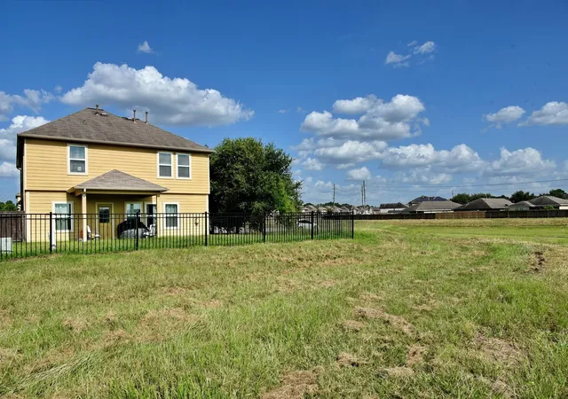 Photo 3 of Single family home for sale at 19211 Side Way, Tomball, TX 77375 | MLS# 85295922 | Listing updated on 2026-10-10