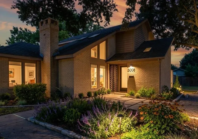 1st image of 5008 Locust St, Bellaire, TX 77401 | MLS# 34798952