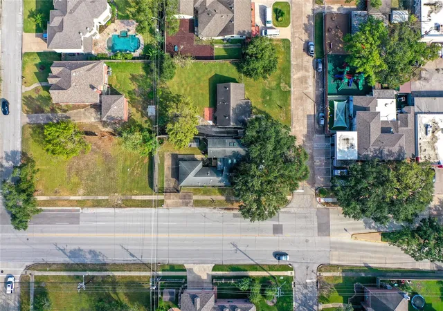 2nd image of 5008 Locust St, Bellaire, TX 77401 | MLS# 34798952