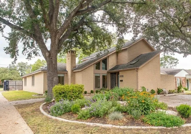 3rd image of 5008 Locust St, Bellaire, TX 77401 | MLS# 34798952