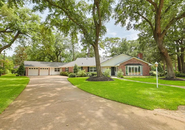 Photo 1 of Single family home for sale at 5911 Masters Dr, Houston, TX 77069 | MLS# 10597720 | Listing updated on 2026-09-04