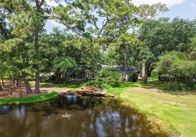 Photo 3 of Single family home for sale at 5911 Masters Dr, Houston, TX 77069 | MLS# 10597720 | Listing updated on 2026-09-04