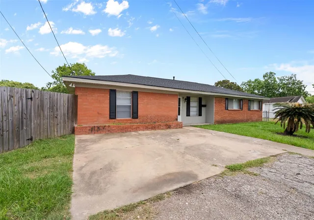 Photo 3 of Single family home for sale at 815 Rugeley St, Bay City, TX 77414 | MLS# 79778501 | Listing updated on 2026-06-25