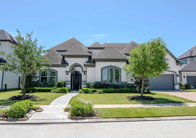 Photo 3 of Mansion for sale at 5423 Priamus Dr, Missouri City, TX 77459 | MLS# 45153875 | Listing updated on 2026-08-10
