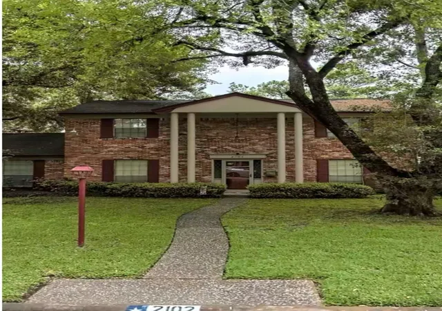 Photo 1 of Single family home for sale at 2102 Holw Hook Rd, Houston, TX 77080 | MLS# 92076278 | Listing updated on 2026-09-16
