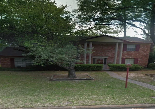 Photo 2 of Single family home for sale at 2102 Holw Hook Rd, Houston, TX 77080 | MLS# 92076278 | Listing updated on 2026-09-16