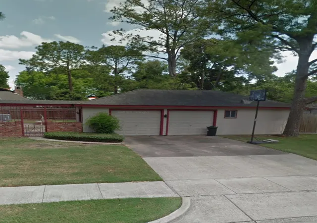 Photo 3 of Single family home for sale at 2102 Holw Hook Rd, Houston, TX 77080 | MLS# 92076278 | Listing updated on 2026-09-16