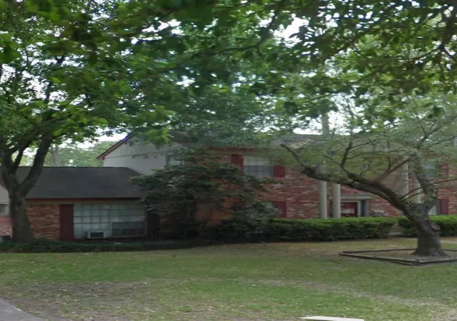 Photo 3 of Single family home for sale at 2102 Holw Hook Rd, Houston, TX 77080 | MLS# 92076278 | Listing updated on 2026-09-16