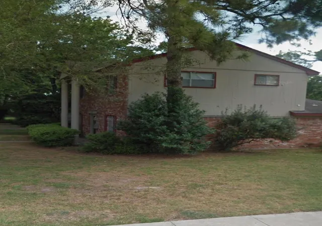 Photo 4 of Single family home for sale at 2102 Holw Hook Rd, Houston, TX 77080 | MLS# 92076278 | Listing updated on 2026-09-16