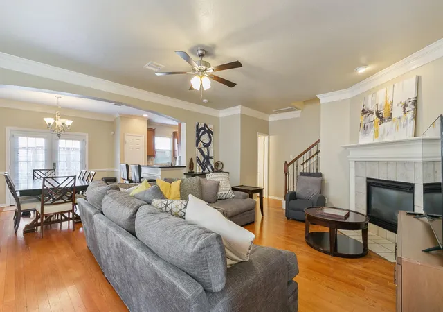 Photo 3 of Townhouse for sale at 6222 Skyline Dr Dr #8, Houston, TX 77057 | MLS# 90477554 | Listing updated on 2026-08-28