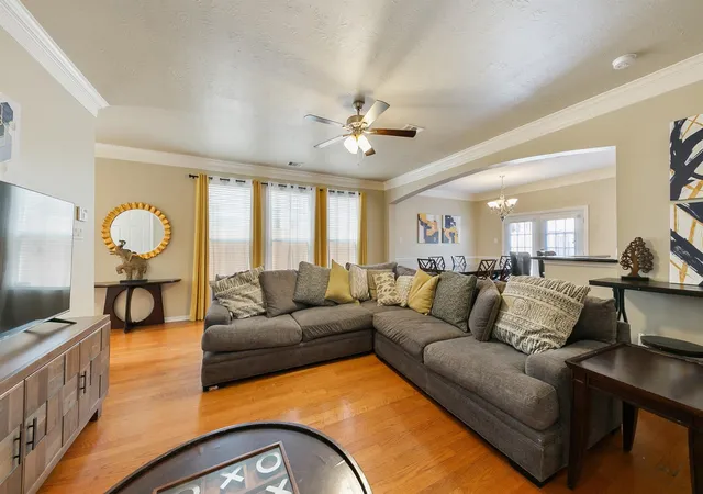 Photo 4 of Townhouse for sale at 6222 Skyline Dr Dr #8, Houston, TX 77057 | MLS# 90477554 | Listing updated on 2026-08-28