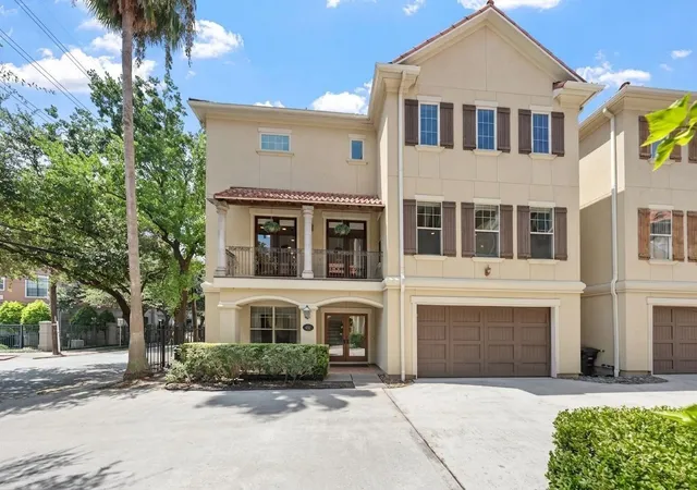 Photo 2 of Single family home for sale at 427 Jackson Hl St, Houston, TX 77007 | MLS# 21203423 | Listing updated on 2026-09-15