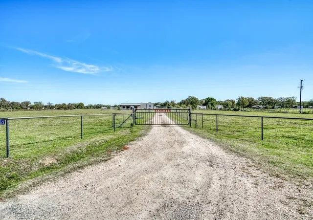Photo 3 of Sale Pending at 22273 Chapman Rd, Hempstead, TX 77445 | MLS# 10360730 | Listing updated on 2026-09-09