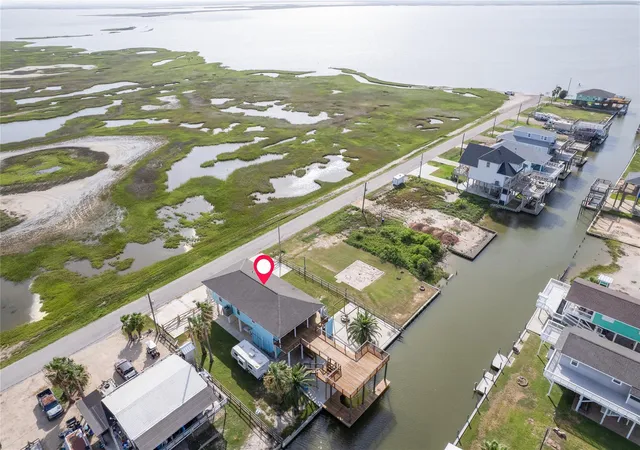 3rd image of 708 Dolphin Dr, Freeport, TX 77541 | MLS# 47536140