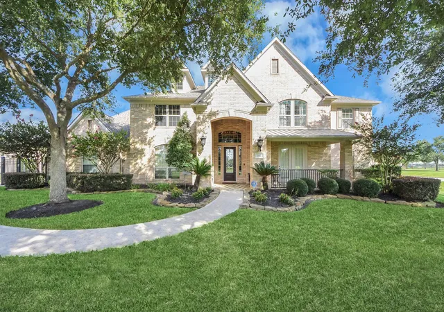 Photo 1 of Sale Pending at 1812 Lake Landing Dr, League City, TX 77573 | MLS# 61419111 | Listing updated on 2026-08-30