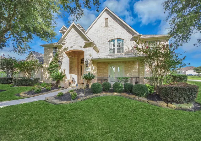 Photo 2 of Sale Pending at 1812 Lake Landing Dr, League City, TX 77573 | MLS# 61419111 | Listing updated on 2026-08-30