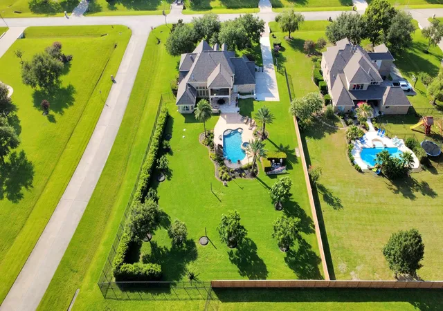 Photo 4 of Sale Pending at 1812 Lake Landing Dr, League City, TX 77573 | MLS# 61419111 | Listing updated on 2026-08-30
