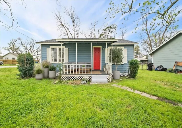 Homes for sale in Brazoria, TX | 234 E Texas St, Brazoria, TX 77422 | MLS# 13391540
