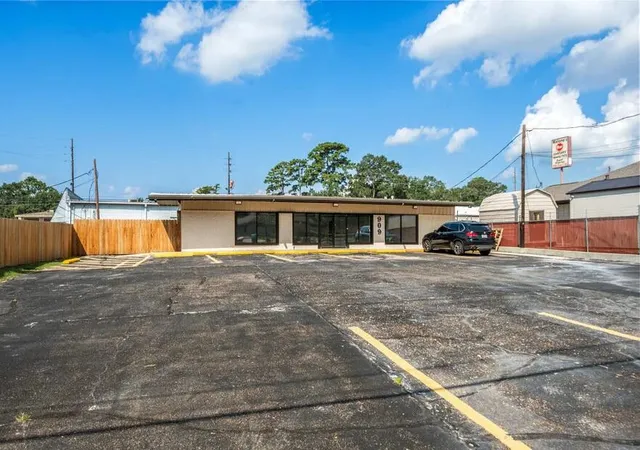 Photo 1 of Land for sale at 909 Houston St, Conroe, TX 77301 | MLS# 89199220 | Listing updated on 2026-08-28