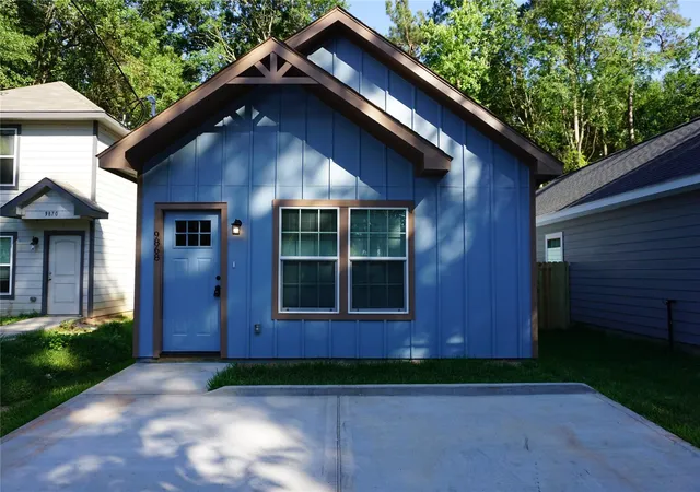 Photo 1 of Sale Pending at 10000 Calendar St, Willis, TX 77318 | MLS# 38093393 | Listing updated on 2026-08-21