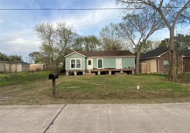 1st image of 4605 Dakota St, Dickinson, TX 77539 | MLS# 30506446