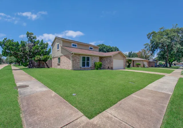 Photo 3 of Single family home for sale at 7503 Wovenwood Ln, Houston, TX 77041 | MLS# 25934561 | Listing updated on 2026-09-11