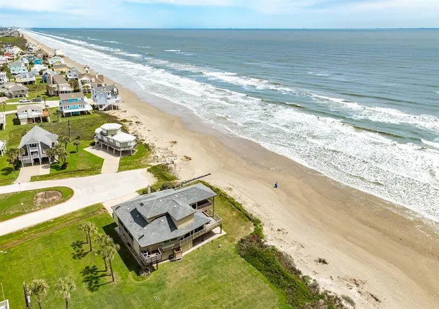 Photo 4 of Single family home for sale at 4223 Long Tom Ct, Galveston, TX 77554 | MLS# 96484341 | Listing updated on 2026-09-16