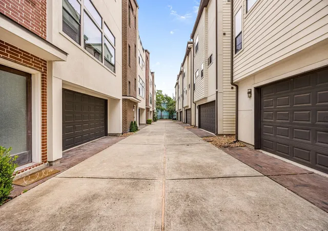 4th image of 2005 Hickory St, Houston, TX 77007 | MLS# 28573698