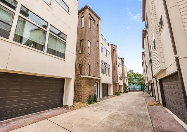 5th image of 2005 Hickory St, Houston, TX 77007 | MLS# 28573698