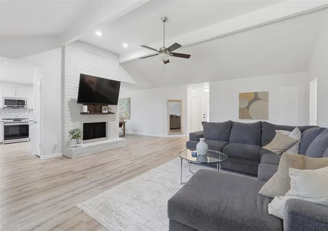 5th image of 12019 Plumbrook Dr, Houston, TX 77099 | MLS# 10997116